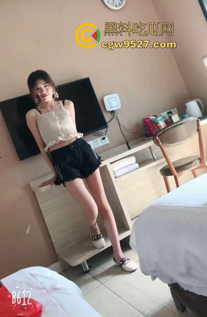 广西工商职业学院【陈星语】分手后私密视频被前男友泄露,露脸性爱,曲线曼妙眼神魅惑,翘臀求操!-1