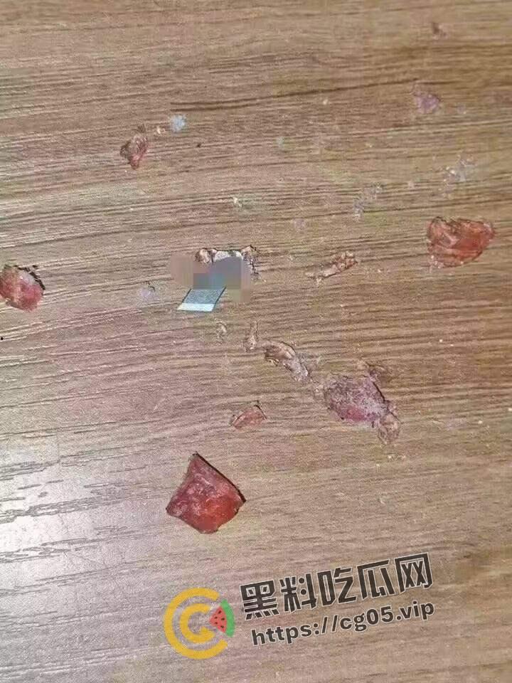 济南幻樱漫展投毒事件！多人在漫展收到免费赠送的零食中发现刀片 药丸等异物 附上相关报道以及漫展骚货视频-5