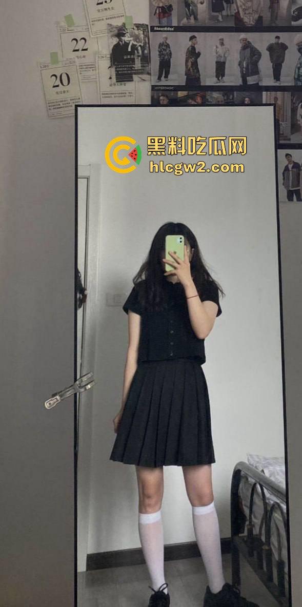 独家爆料 吉林大学校花【翟书萍】不雅视频被男友曝光！骚鸡对镜黑丝口活，怼脸拍摄竟被男友外流！-5