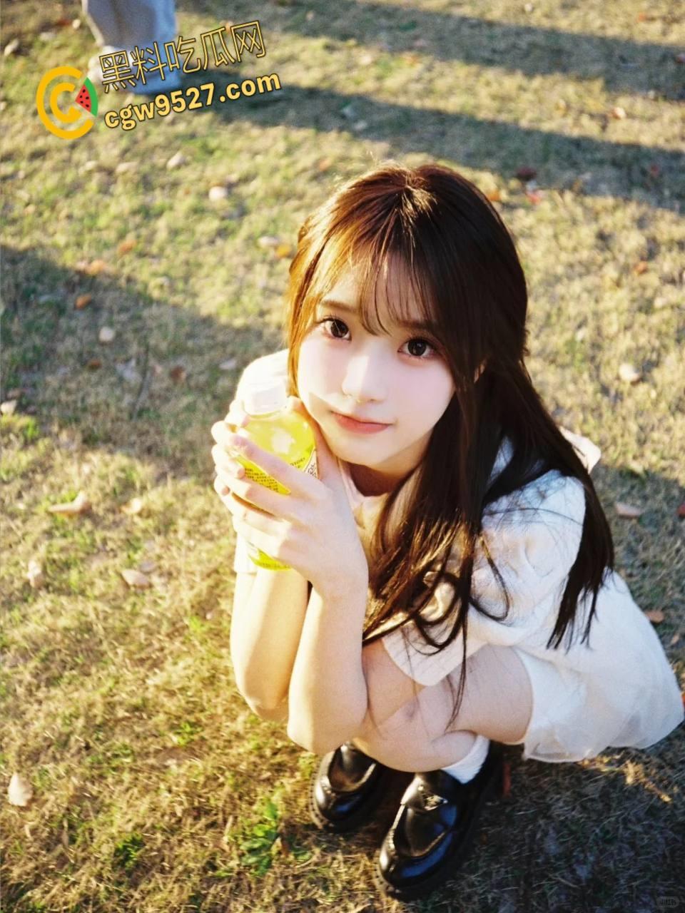 出租房交不起燃气费，翘臀牛仔裤的妹妹，淫语挑逗暗示哥哥，后入暴力抽插内射，操的妹妹淫水直喷 !-1