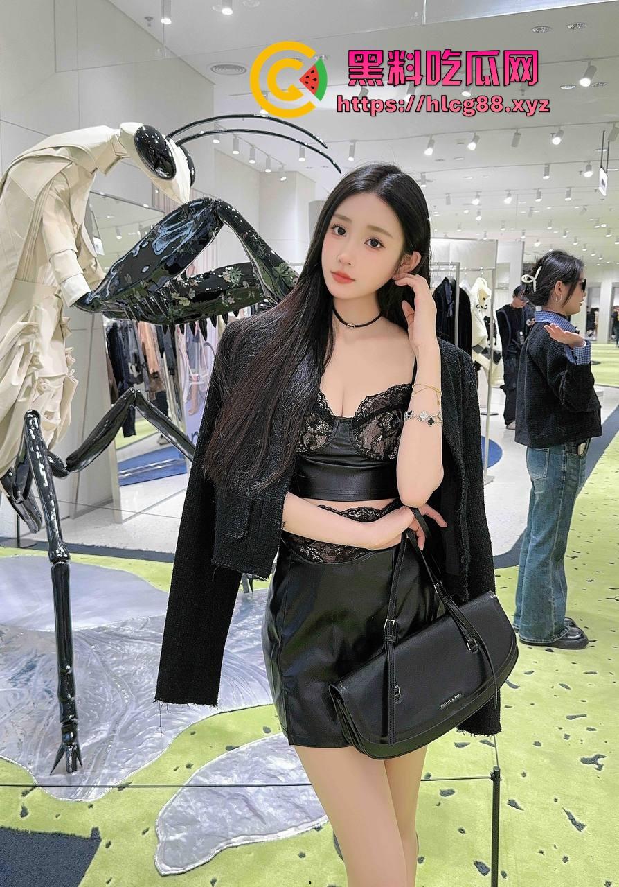 深圳外围天花板，福田02年『王微微』平面模特全国可飞，长腿C奶主动掰逼让检查，异形级骚穴重口慎入！-4