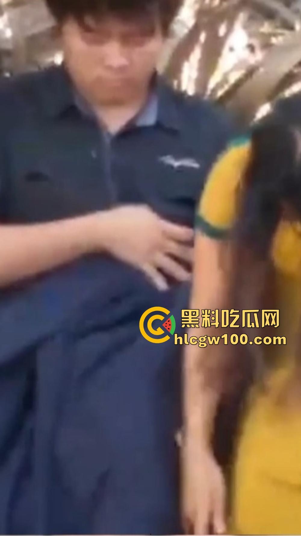 三亚热恋情侣户外野战 美女骚逼坐地能吸土 揉臀摩擦鸡巴做足前戏 结果男友插入3秒草草了事 尴尬到飞起！-11