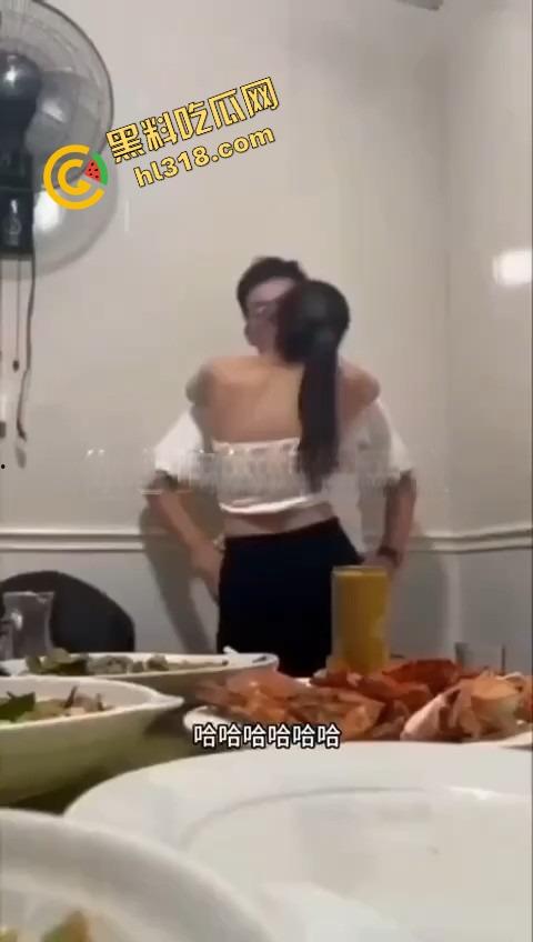 同学聚会惊现大奶初恋白月光，喝多非要炫耀胸大还强行舌吻，老公在家打游戏，这波到底谁才是现任？-1