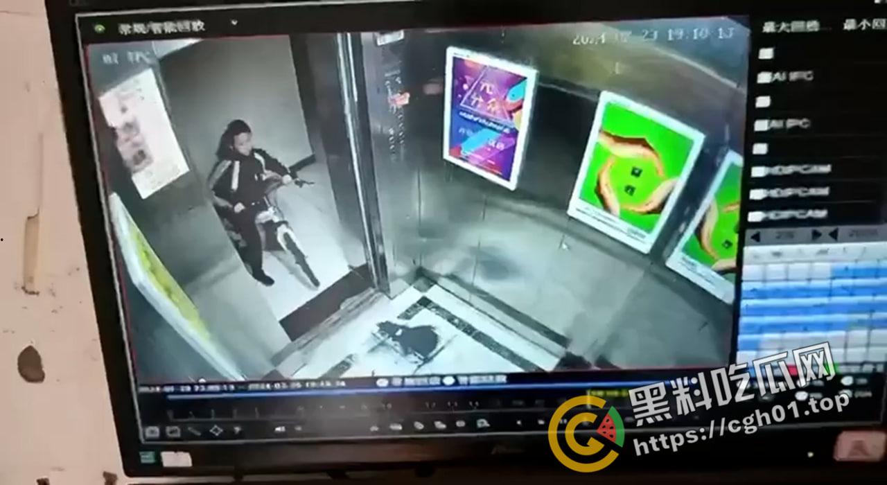 奇葩业主！微信群内大骂电梯太臭 结果发现是自己儿子尿的 果然上梁不正下梁歪-2