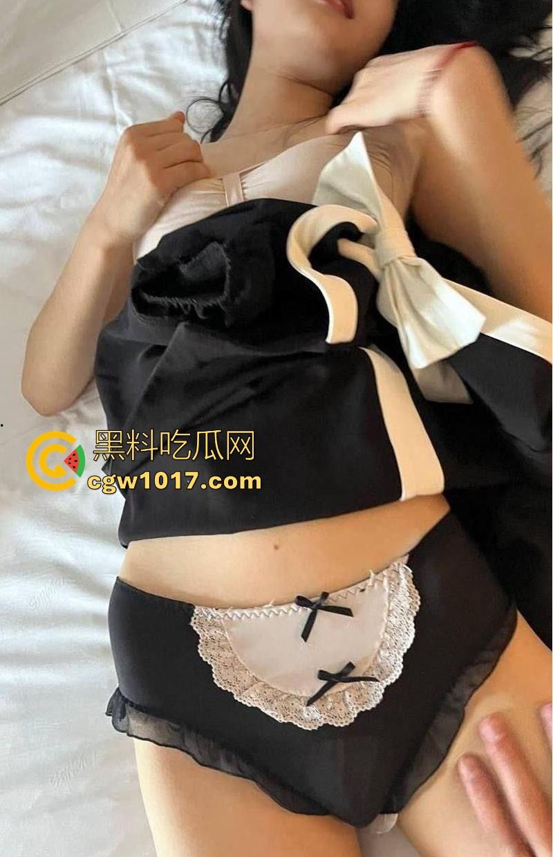 约炮网聊清纯小美【李芳】每晚自慰成瘾,微胖极品身材,高冷女神秒变下贱母狗 ,反差感拉满!-6