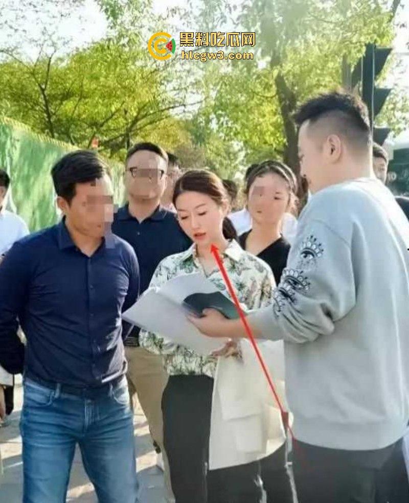 南昌市红谷滩城投资董事长【鞠雅】被双开 肉身开路女干部果然能干！鞠雅办公室骑领导不雅视频流出-4