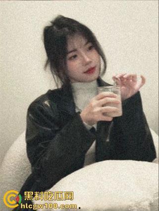 宁波大学管理学院反差婊【潘钰洁】给富二代当狗，玩出白浆无套抽插被男友发现怒爆-9