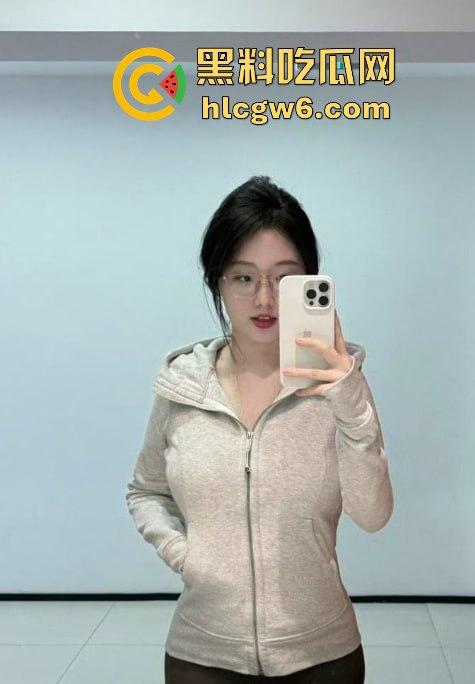 CSGO职业选手【宙斯Zeus】玩疯了，上海约炮大连工业大学黄婷后，转战东南亚开淫趴，女粉丝被当狗溜！-7