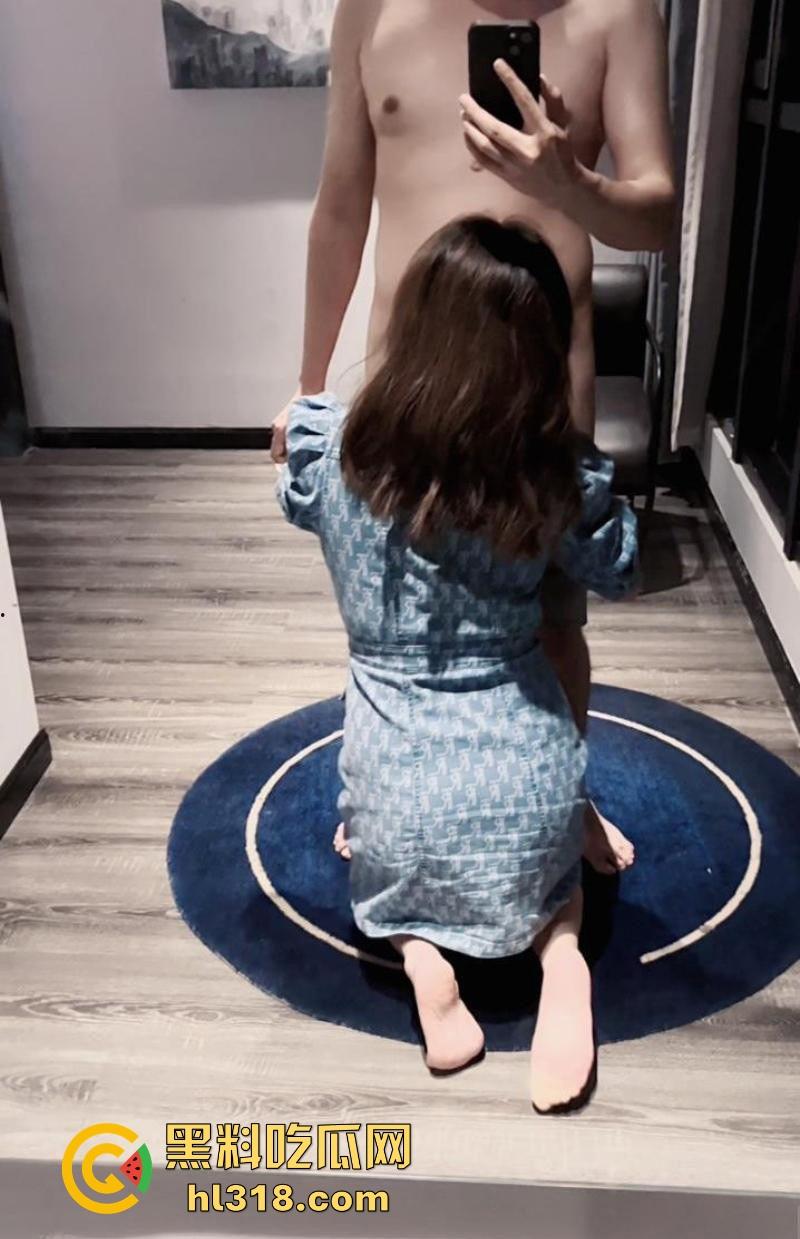 和大嫂的乱伦史，首次在酒店跟骚逼大嫂做爱， 一进门就迫不及待蹲下口交，疯狂舔食享受，人妻就是骚！-2