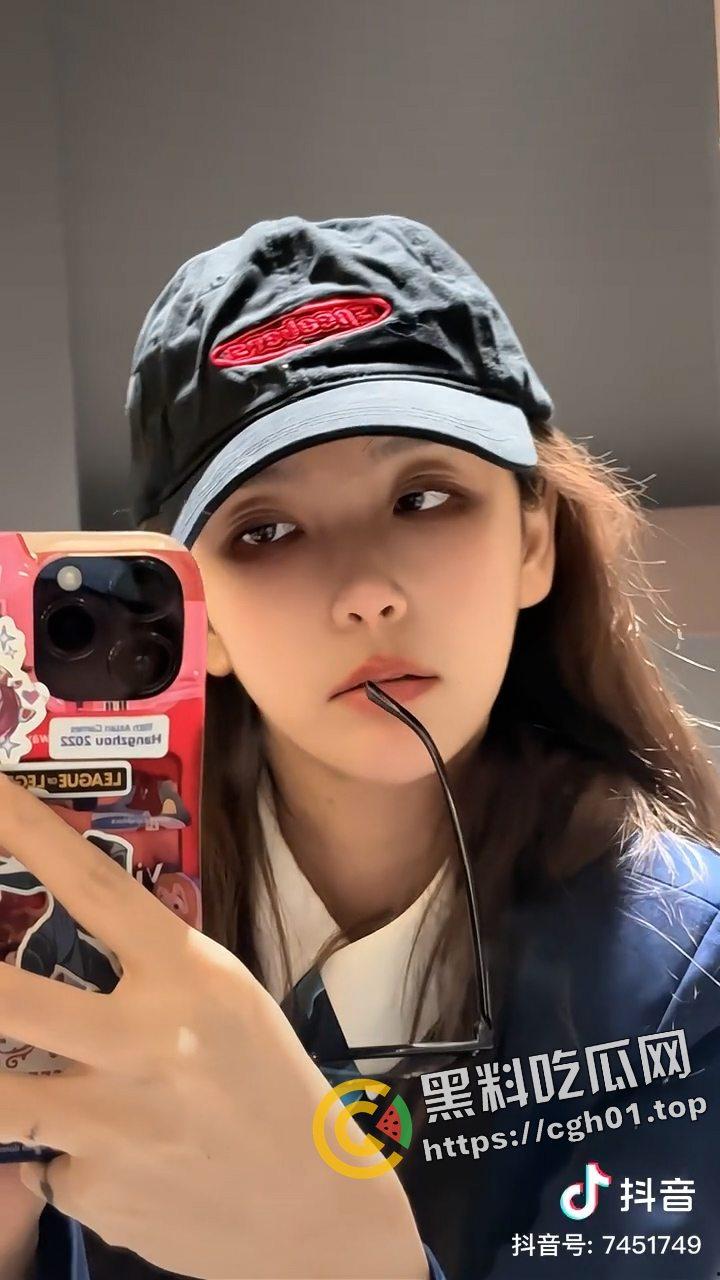 开盒LPL知名主持人【RITA】！开奔驰 喝战马 电竞椅上日rita 电竞少年的女神个人信息大曝光-3