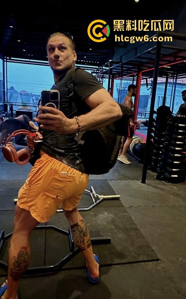 CSGO职业选手【宙斯Zeus】玩疯了，上海约炮大连工业大学黄婷后，转战东南亚开淫趴，女粉丝被当狗溜！-10