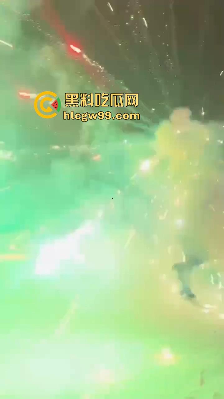 黑龙江伊春两妹子玩穿天猴玩出嘴喷烟火,质量太好不飞反炸,硬吃整波伤害,嘴吐青烟成人形烟花!-10