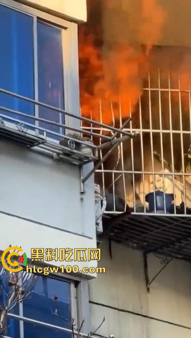 天塌了！南太湖突发噩梦级火灾！某小区瞬间变 “火场”，一死一伤，火光浓烟惊煞众人-7