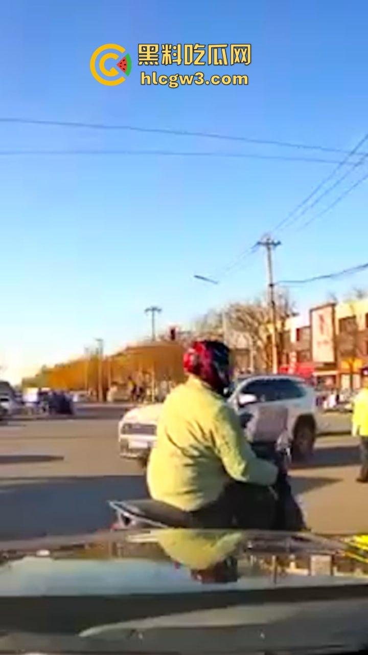 武汉一妹子骑车玩手机闯红灯惨遭大车碾压 直接腿被撞没上演“下半身失踪”  现已确认死亡！-6