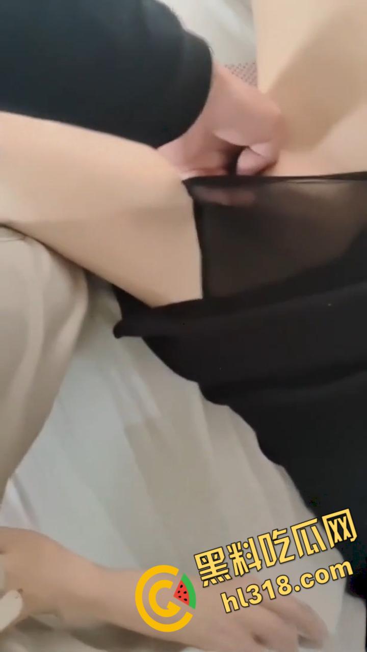 海角疯狂乱伦日记，浓稠精液浇灌性感熟女，小姑黑丝粉足疯狂足交榨精，熟女咸湿的淫液真是令人沦陷 !-4