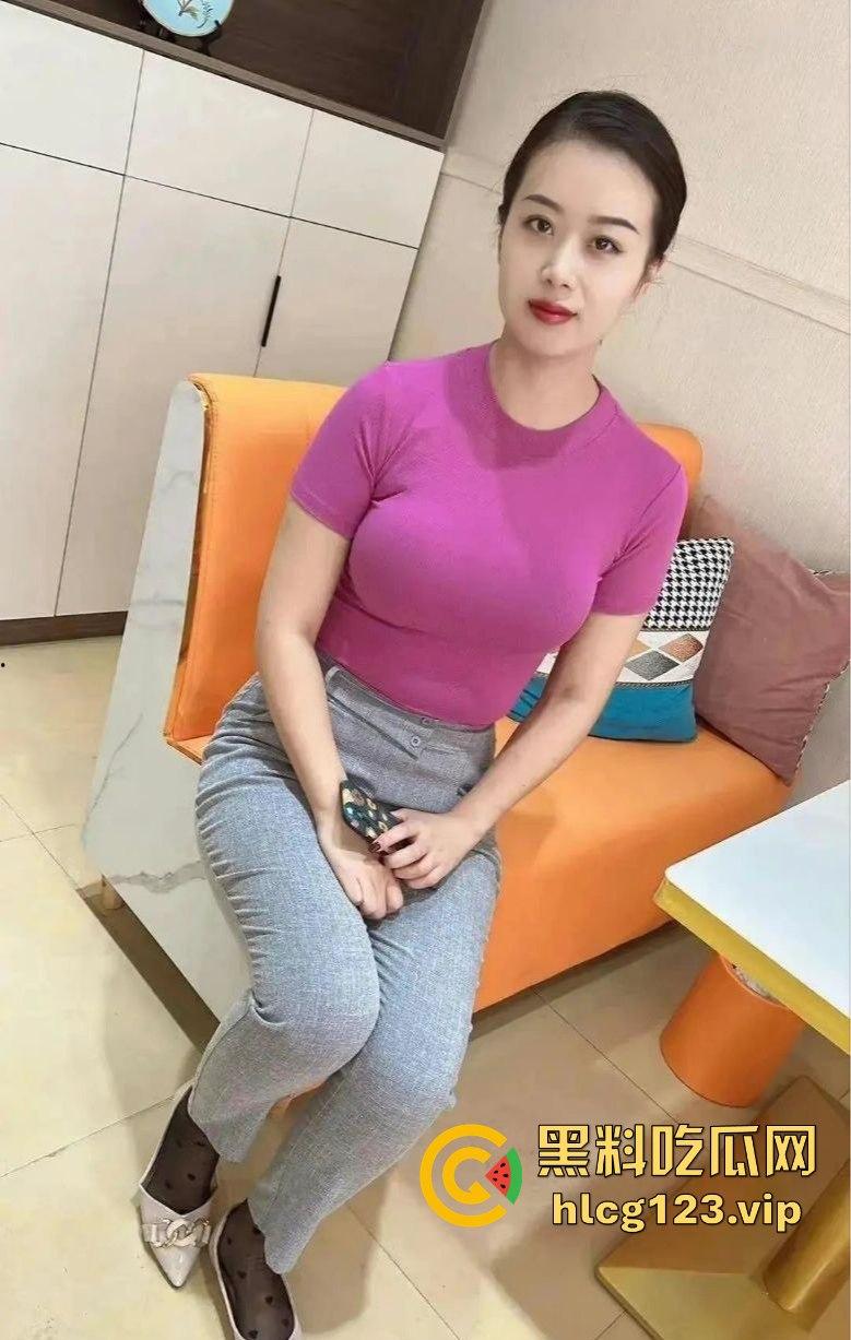 抖音爆料!江苏31岁人妻【你的晴姨】丝袜诱惑不穿内裤,妩媚撩人引发热议!-7