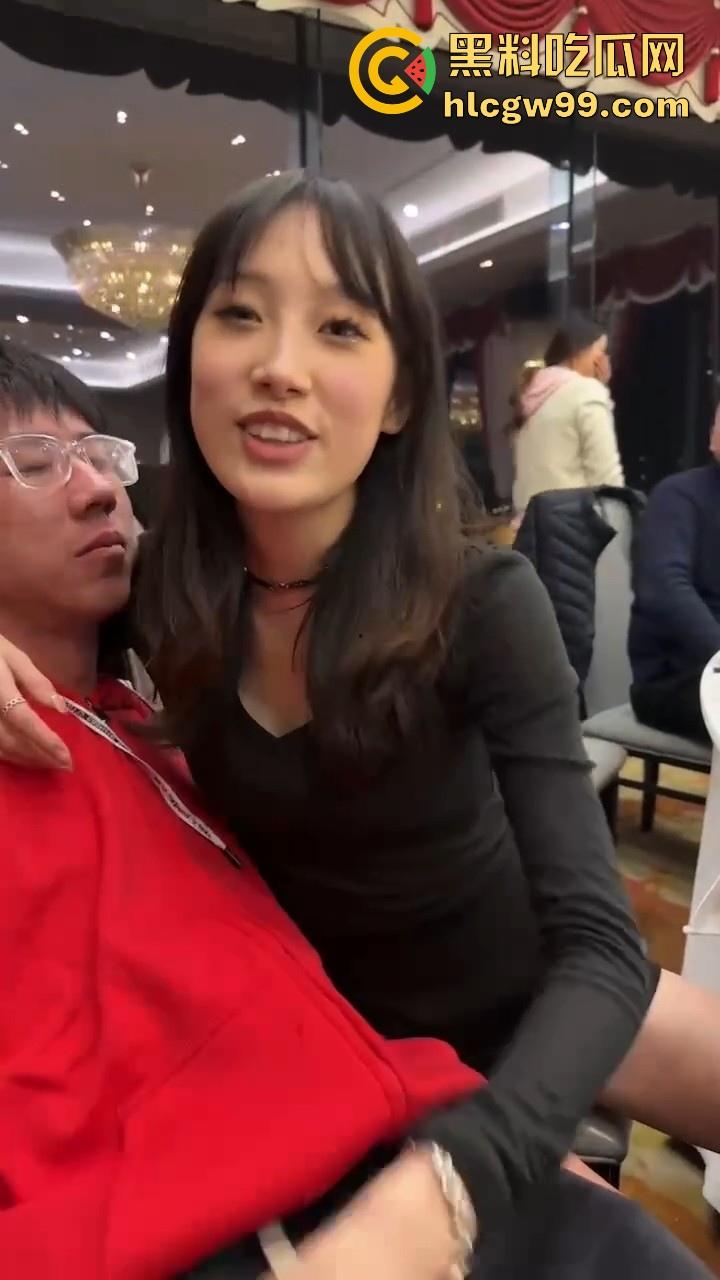 小编推荐！特斯拉车友会变淫趴，女车友们千里送逼，饭桌上就已耐不住主动互舔，海量不雅私拍流出，很有看点。-6