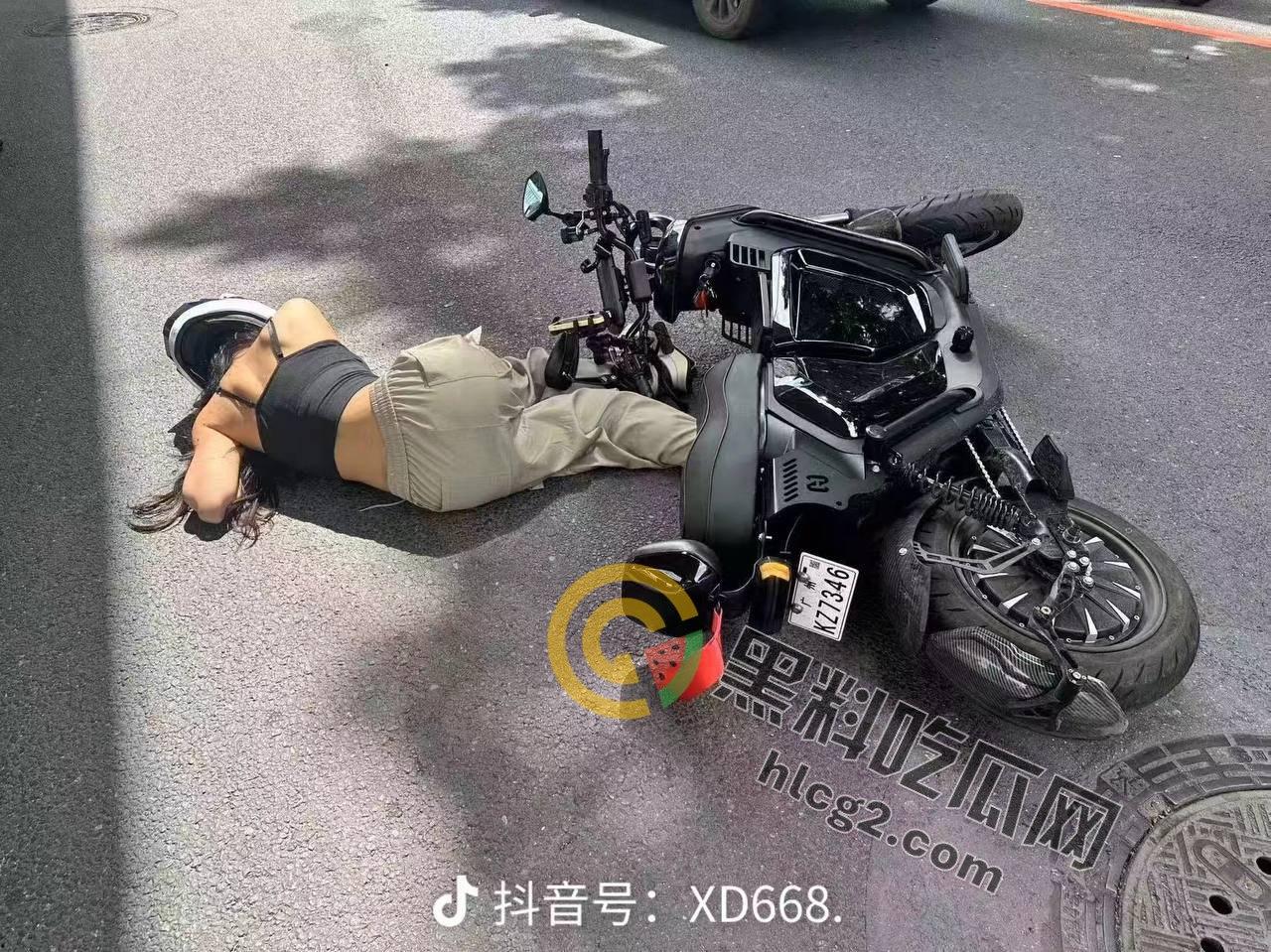 广州野马司机疯狂撞击骑电动车超正小姐姐,现场目击者震惊:简直不可思议!-7