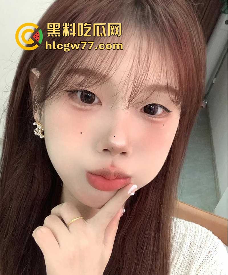 芜湖00后学生妹【孙孙】酒店约炮金主视频曝光 嫩舌乖巧伺候主人肉屌 绝美翘臀被疯狂后入 高潮连连-2