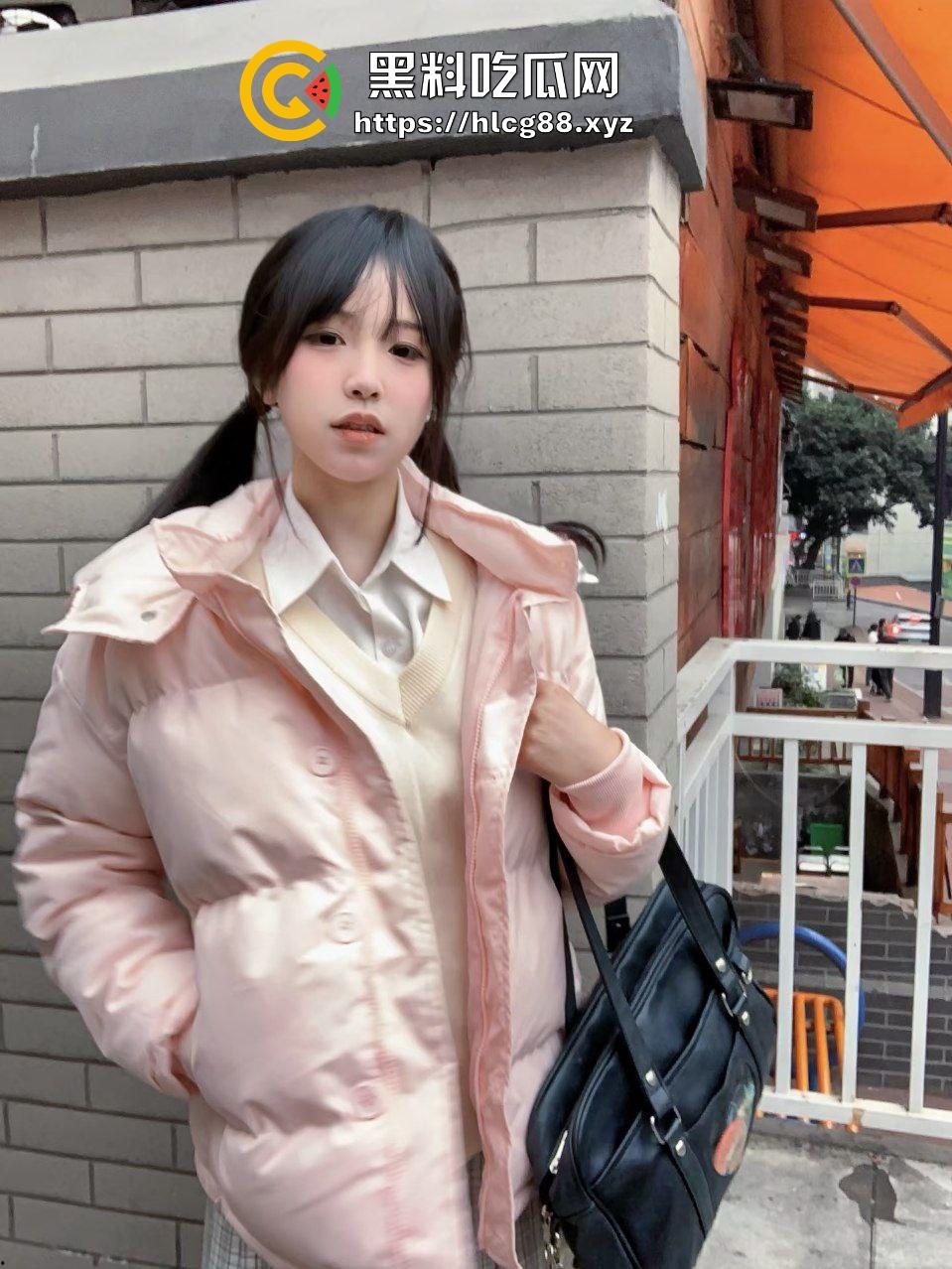 重庆极品甜御嫩妹骚婊【郑怡】天赋型选手,夹空气都能高潮流水,不需要鸡巴填满自行高潮!-1