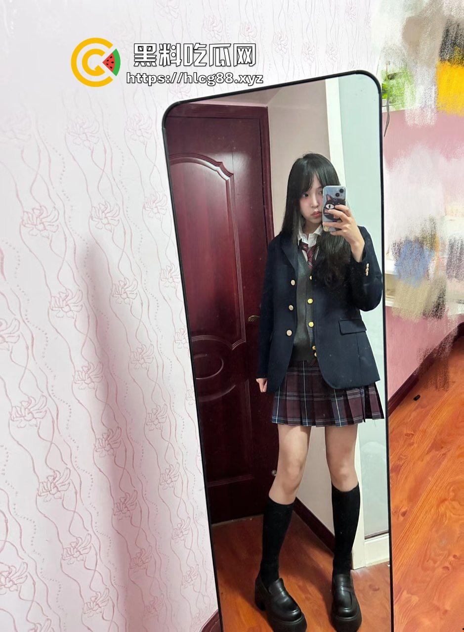 重庆极品甜御嫩妹骚婊【郑怡】天赋型选手,夹空气都能高潮流水,不需要鸡巴填满自行高潮!-3