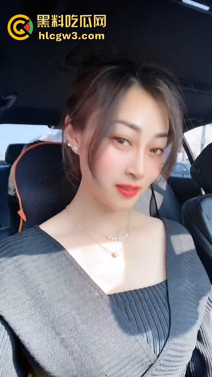 快手主播【尹美美哒】粉丝福利翻车！群内黄瓜插骚逼秀，直播间现场刮毛让人看傻！-3