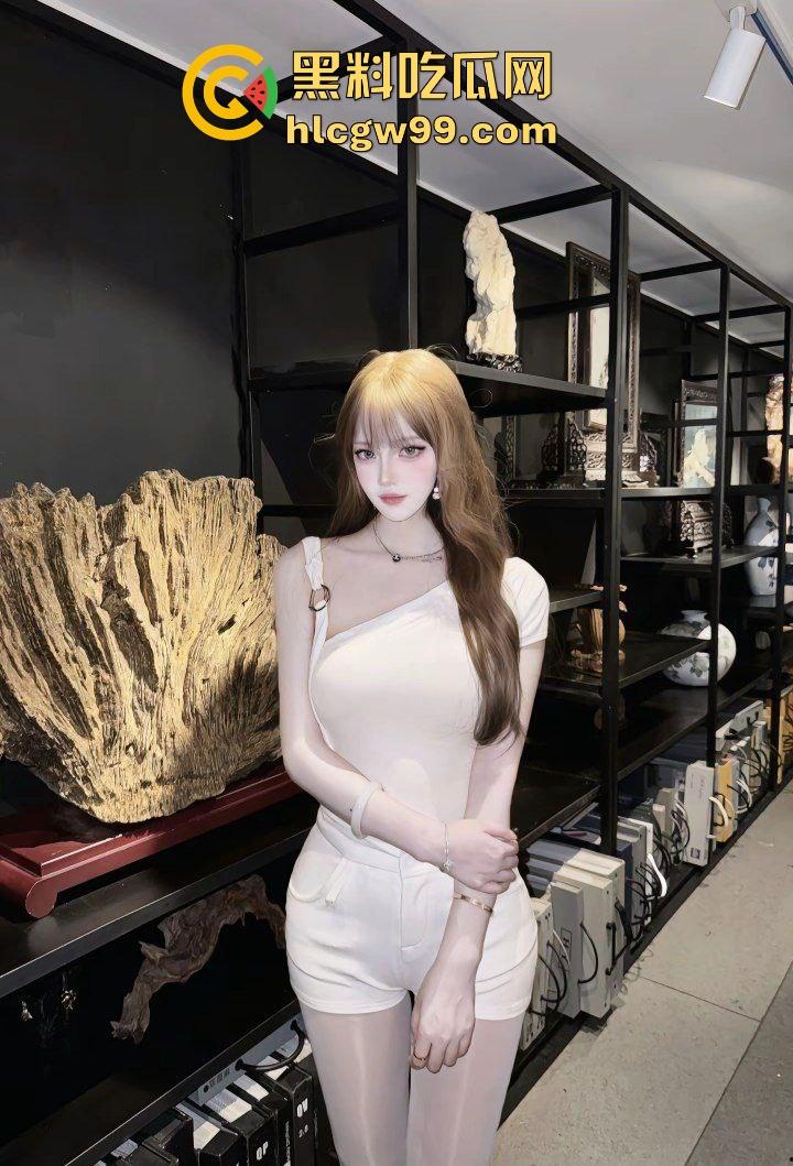 抖音极品黑丝御姐骚鸡【小猫饱饱】6万粉丝背地的母狗故事，伺候富二代玩弄美穴舔逼还拉丝！独家原创曝光流出！-5