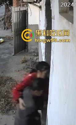 江西樟树大桥乡逆子为了房产打父亲,天理难容!孙子看到监控曝光畜生父亲。-2