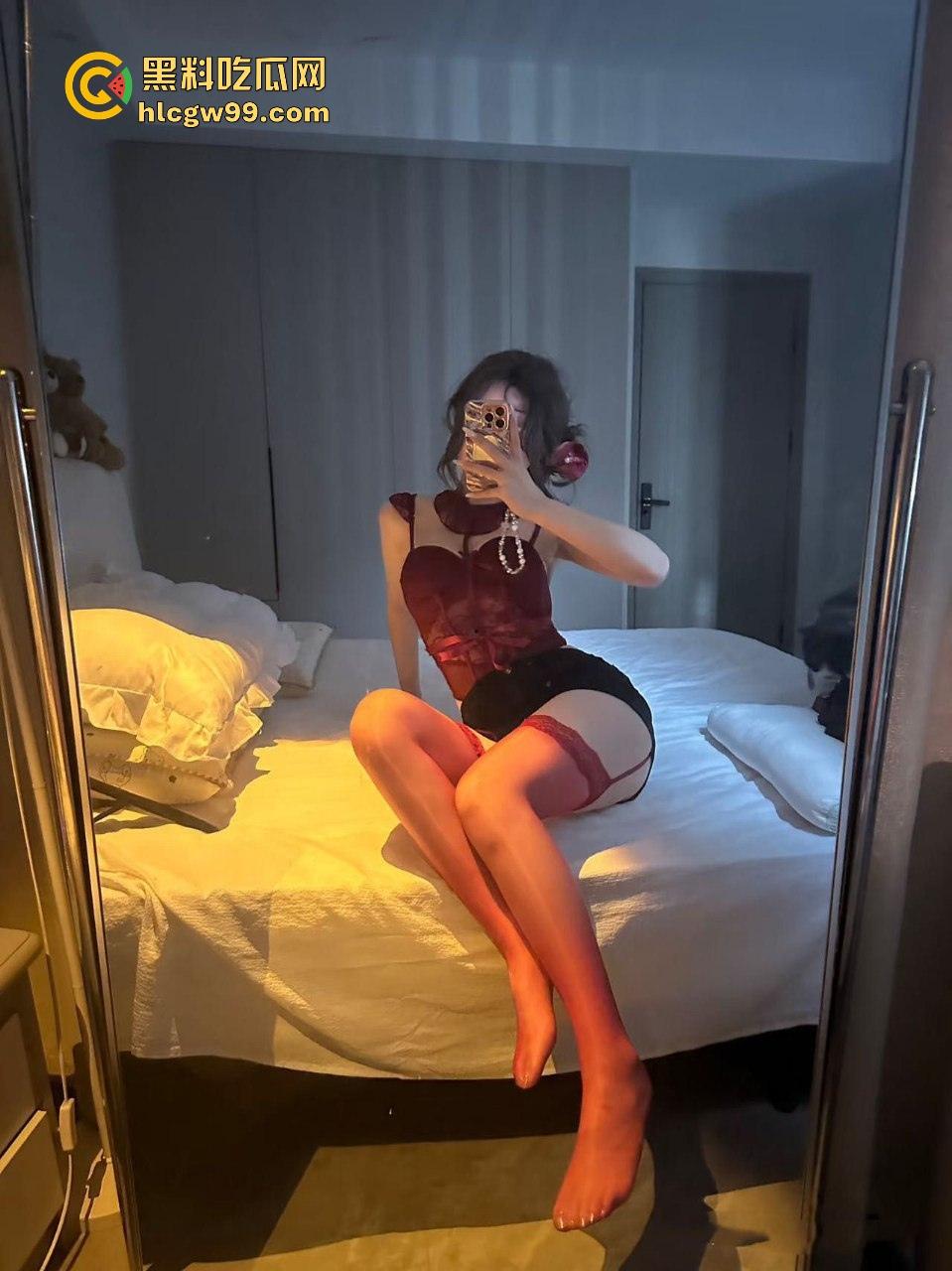 全裸健身秀绝对吸睛!妹子一边练身体一边晃胸,俩奶子晃得像水袋,弹性真特么好,让人看了想流汗!-2