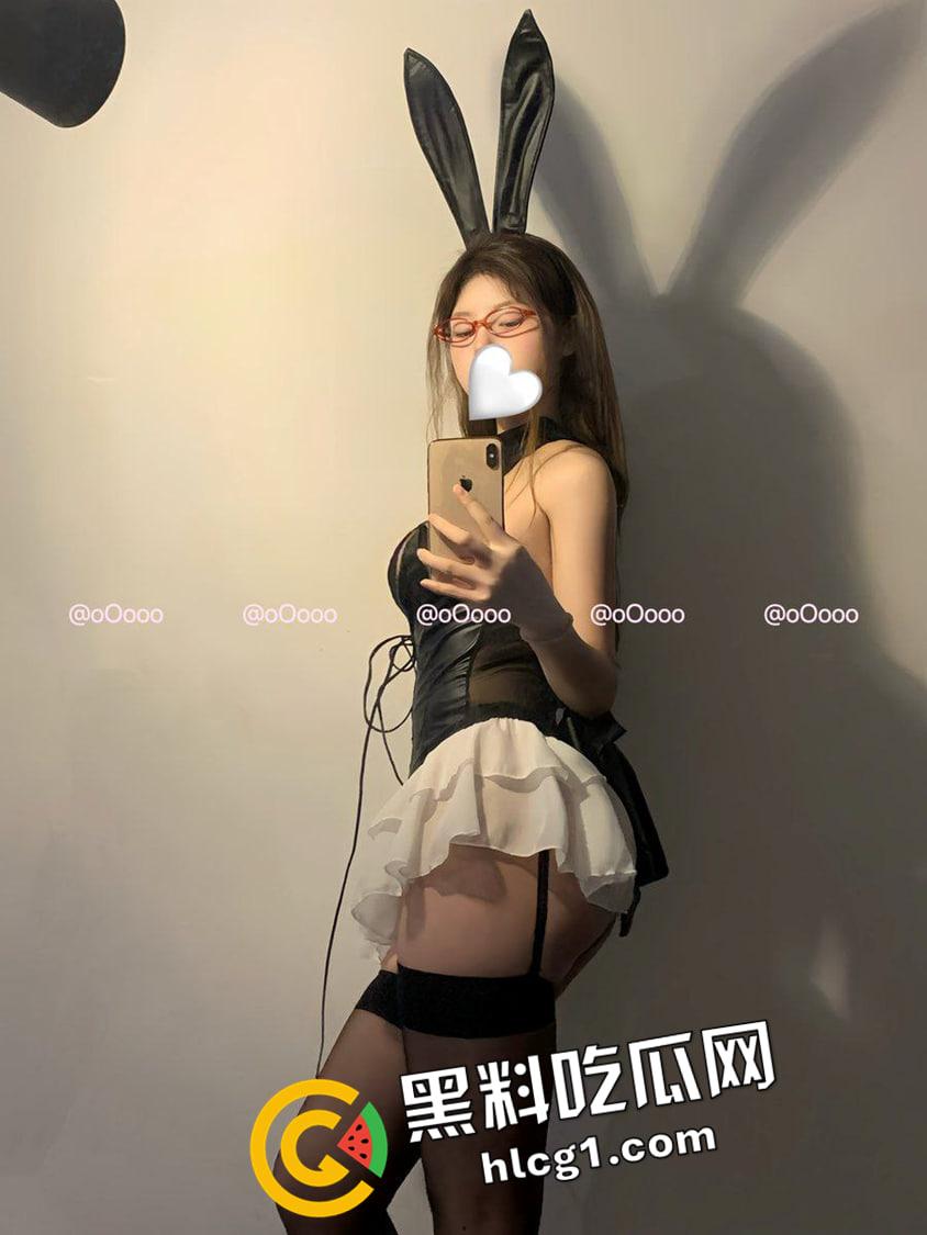 推特上岸福利姬绝版资源！超绝美女模特 楼道露出 深喉淫语 后入骑乘 且看且珍惜-9