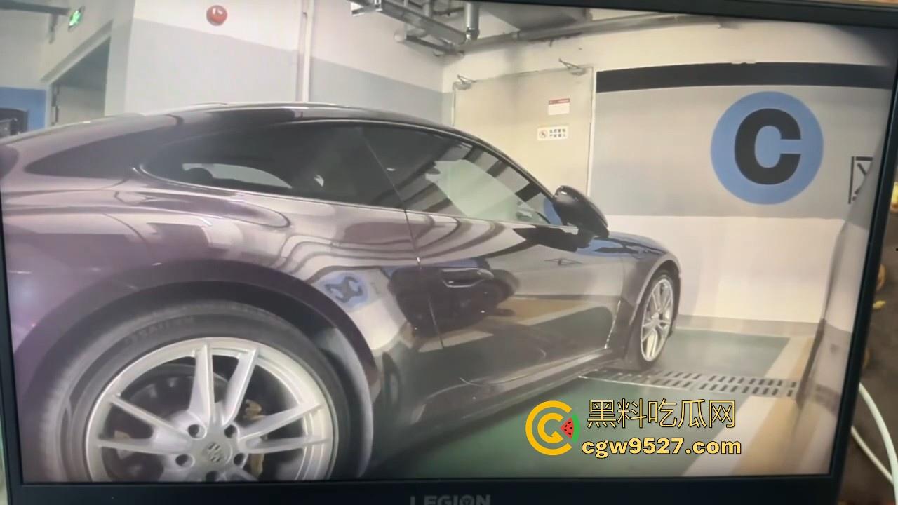 保时捷718车主地下停车场车震被偷拍,有钱人就是好呀,长的不太行但上的女的身材颜值都很好,羡慕!-5