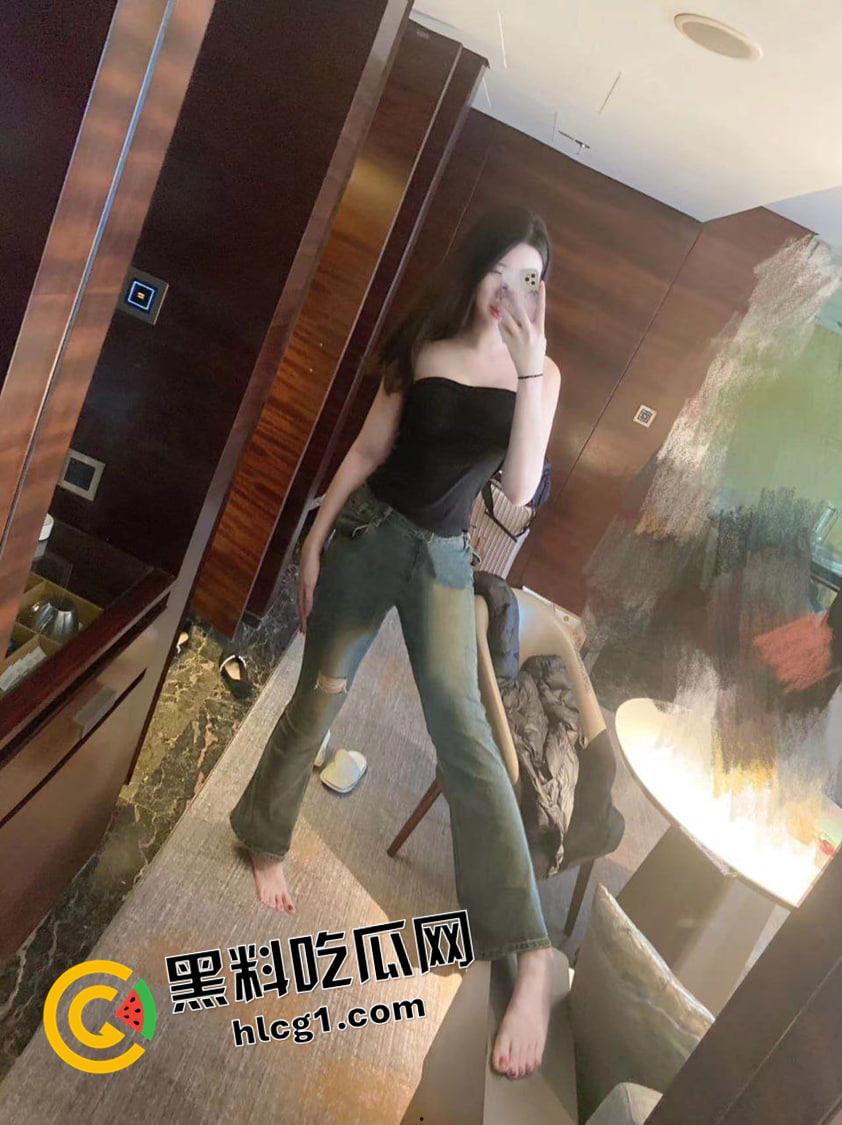 大学体育生约战一万二起步的男娘  被男娘摁在床上干到求饶 这种模样的男娘也不是不行-2