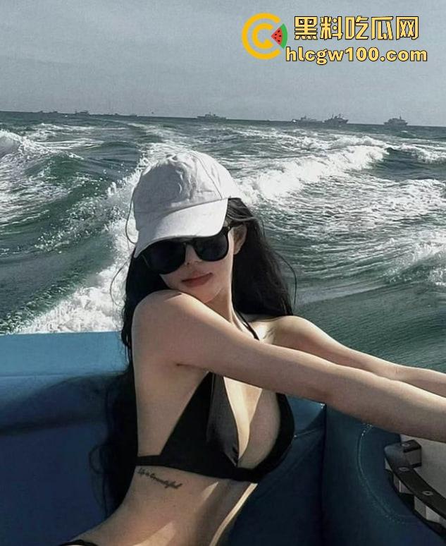 三亚摩托艇刺激玩法曝光，比基尼妹子一边开艇一边解衣，黑森林随浪飘出，怪不得大家都爱冬天去三亚！-3