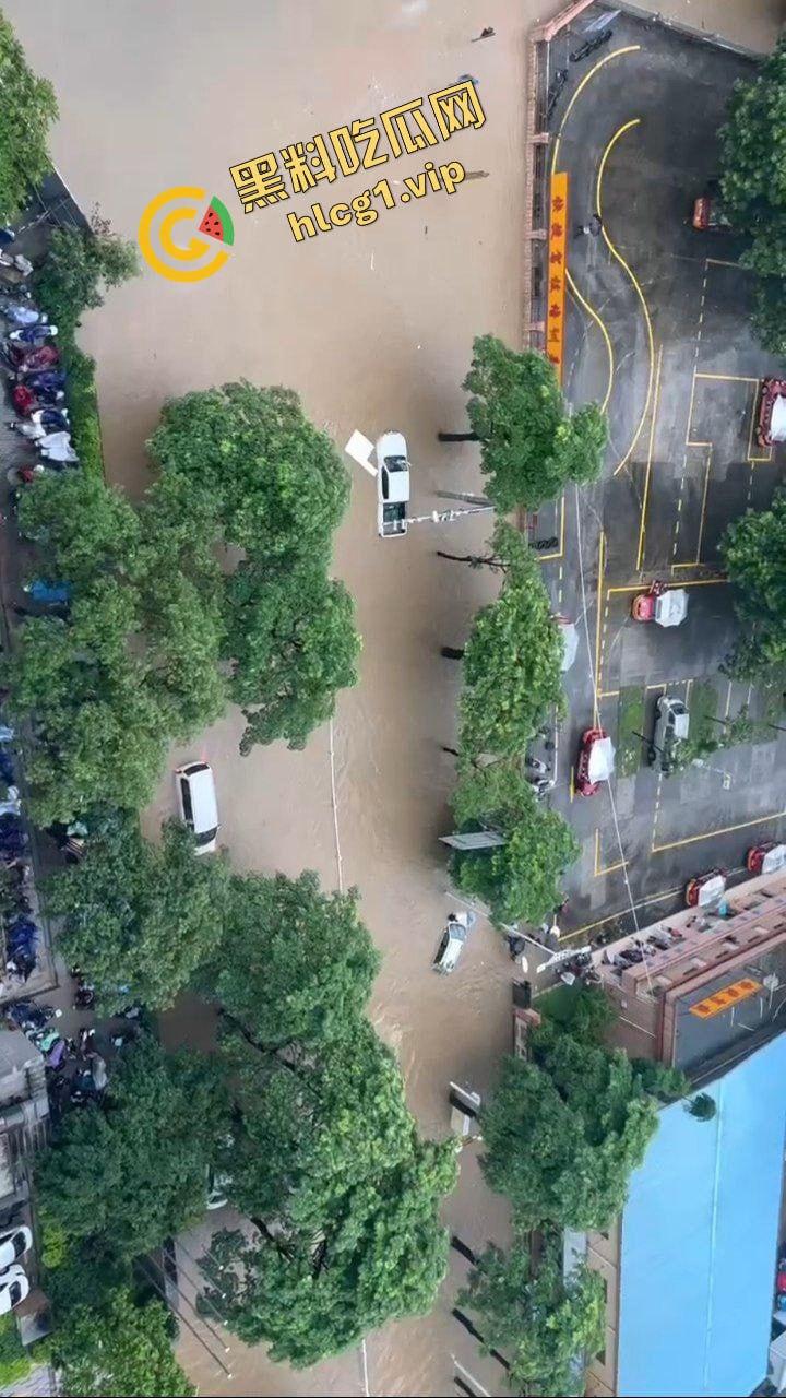 广州 番禺与东莞  超大暴雨 水灾降临！车辆被淹没 致多人触电身亡！-12