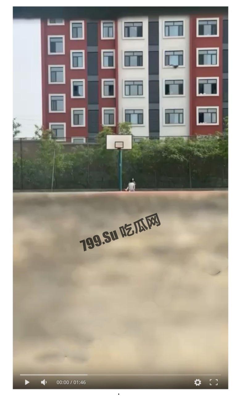 山东工程职业技术大学 情侣操场啪啪被偷拍 后被学生会带走-5