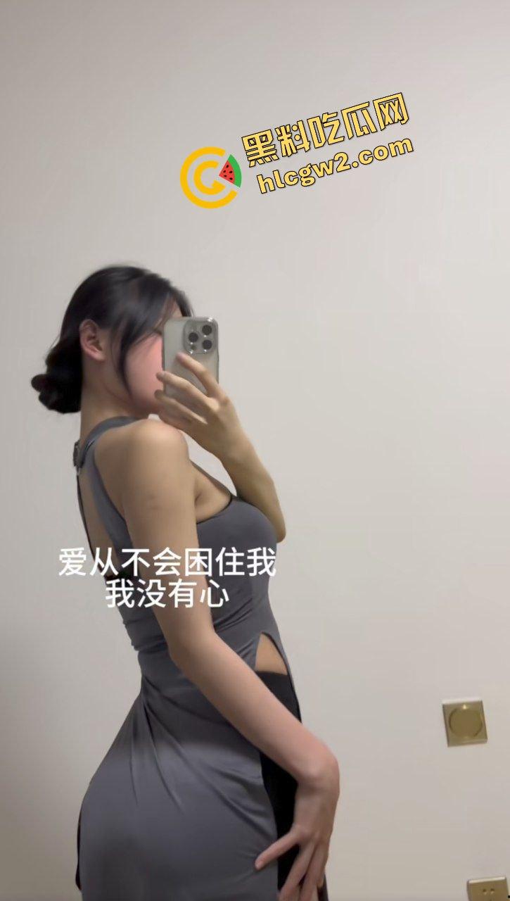 抖音丰满身材反差骚鸡『李音』灰袍黑丝诱惑十足 酒店后入猛猛夹吸！独家曝光！-4