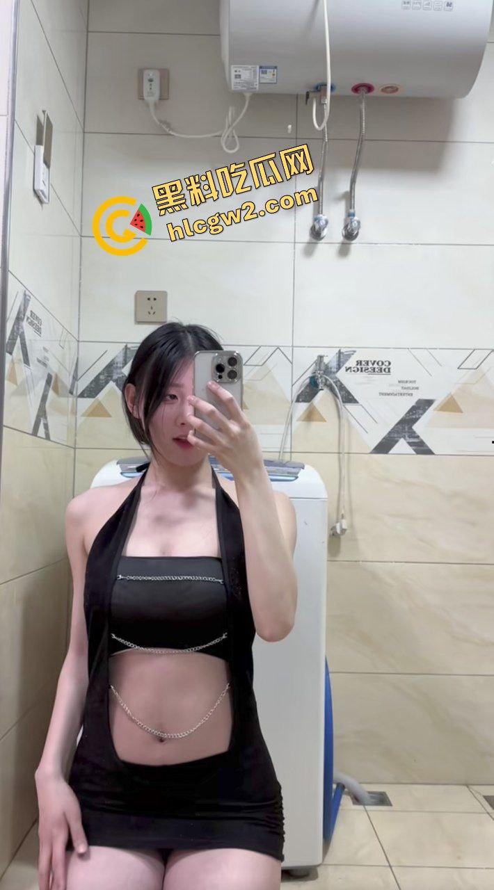 抖音丰满身材反差骚鸡『李音』灰袍黑丝诱惑十足 酒店后入猛猛夹吸！独家曝光！-7