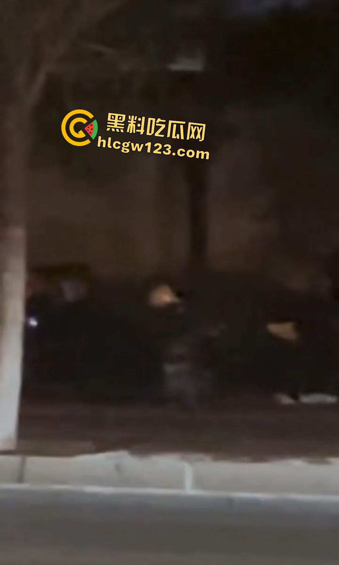 濮阳男子压女传教士猛干，淫叫快把车盖压塌了，淫水多的可以给车子洗个澡了！-6