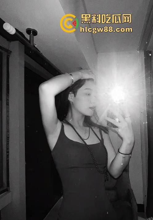 抖音厦门母狗【黄淮北】到处约炮聊骚居家狂热自慰 出去约炮时胸口的挂坠被实锤本人无疑!-6