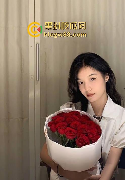 抖音厦门母狗【黄淮北】到处约炮聊骚居家狂热自慰 出去约炮时胸口的挂坠被实锤本人无疑!-7