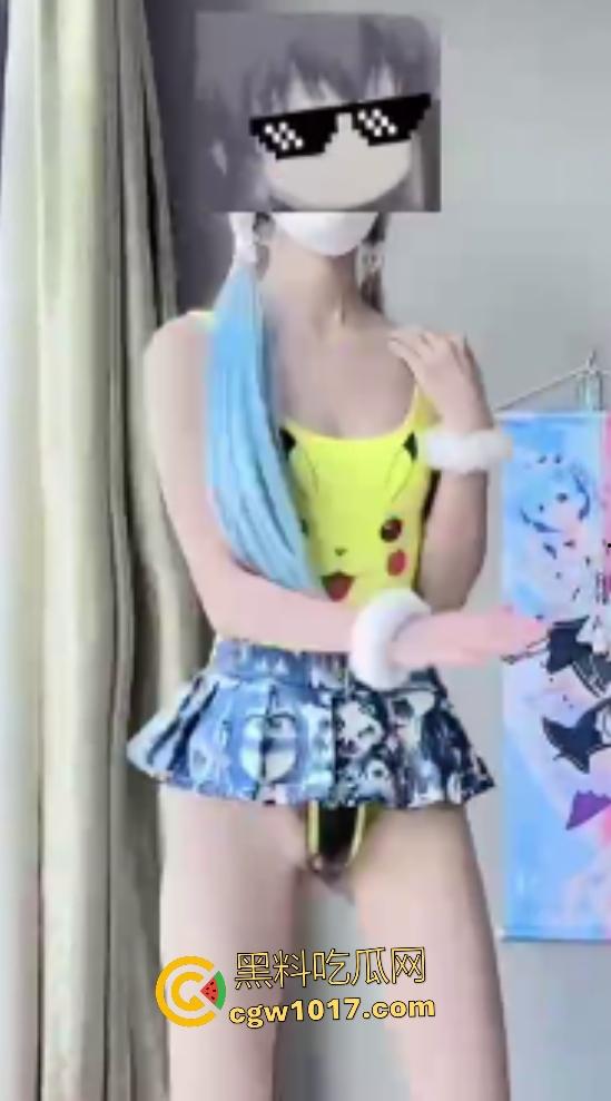 抖音小萝莉【白桃软糖】00后高中生裸舞,电竞椅翘臀扭坏椅子,厕所跳蛋塞逼撒尿,还有粉丝想花钱买尿喝!-8