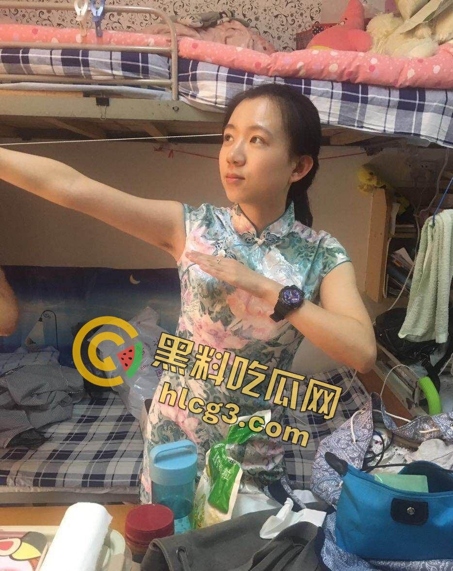 02年小母狗惊现奇葩操作!一边打王者一边被炮友操,团战输了男友还掉星,真是尴尬到家!-2