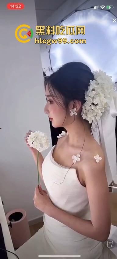 直播新赛道！新娘化妆走光,极品小姐姐奶头完全展现，流量密码被你拿捏的死死的-9