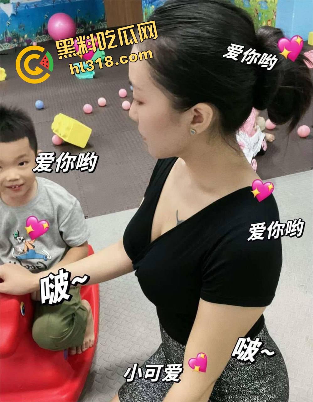 丝袜人妻带娃伪正经，私底下变极品骚母狗，户外露尿肥臀开裆丝袜，配合小伙鸡巴进进出出，骚话满嘴喷射！-1