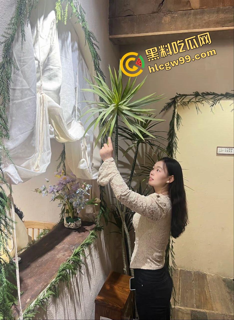 瓜友独家投稿曝光流出!偷拍亲生姐姐用迷药将其迷倒,扒开内裤观赏骚逼!-4