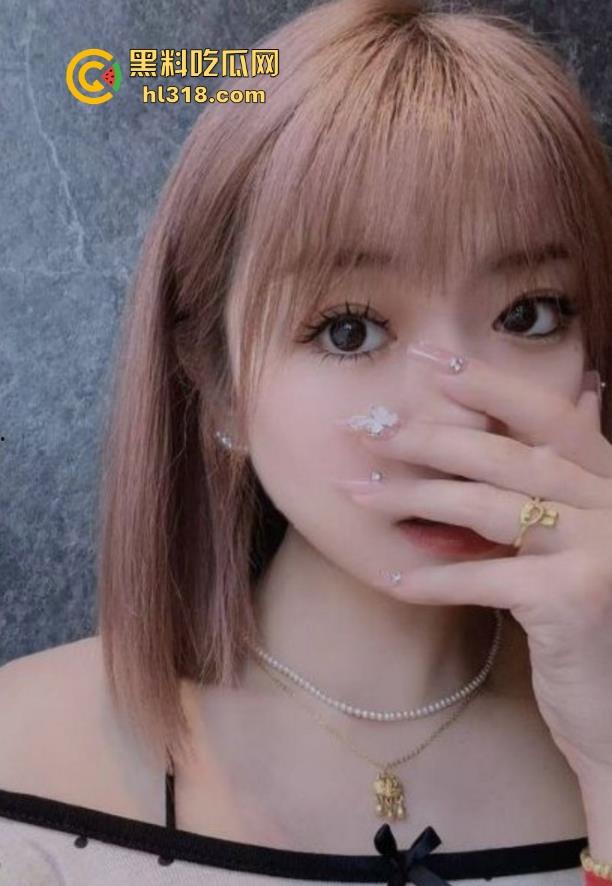 趁着家里没人,终于可以跟嫂子翻云覆雨一番,满足这饥渴已久的小骚货,高潮过后竟主动要求吞精!-1