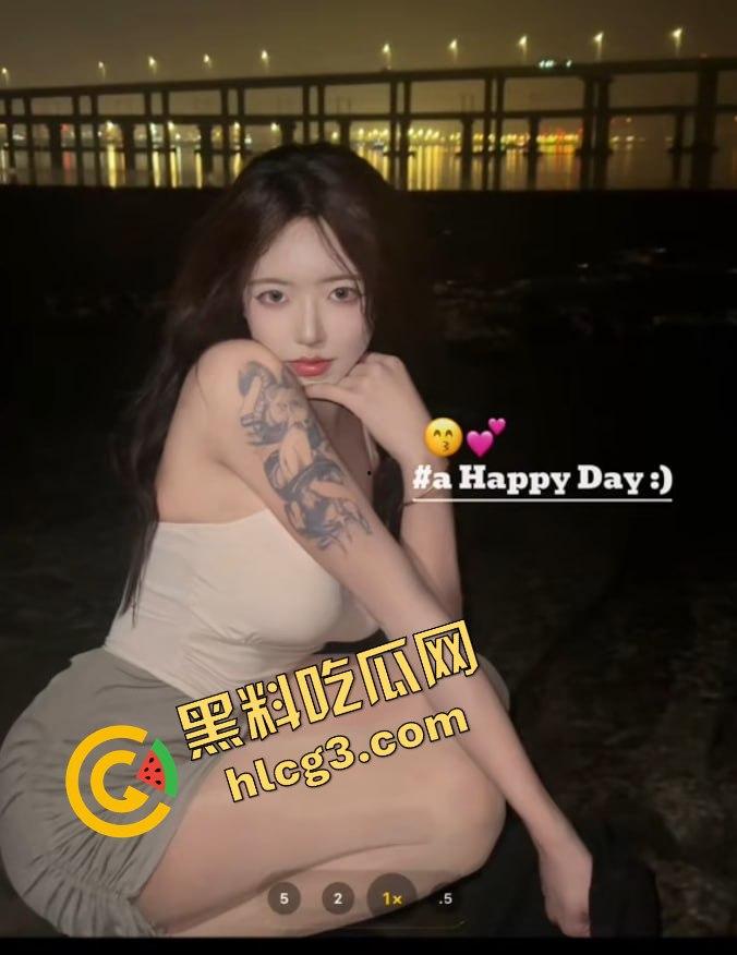 抖音微博网红「彭知熙」KTV聚会被两男生现场吸奶！装纯的背后竟然是福利姬，揭开网红的真实面目！-11