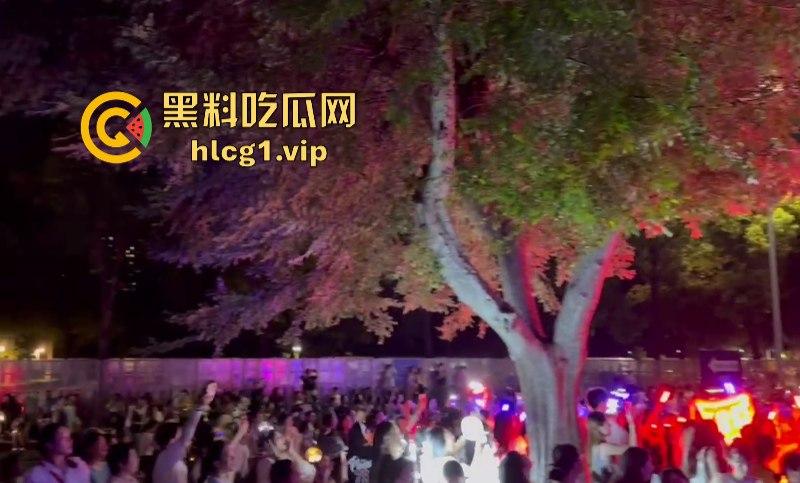 时代少年团真不愧是内娱顶流!此刻常州奥体的外场气氛嗨到堪比演唱会现场!-10