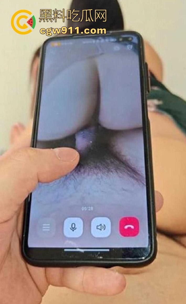 给网友直播暴操穿旗袍的嫂子，性感大奶陪肉丝，花式打桩猛插，内射后爽到兄弟直喊嫂子老婆！-5