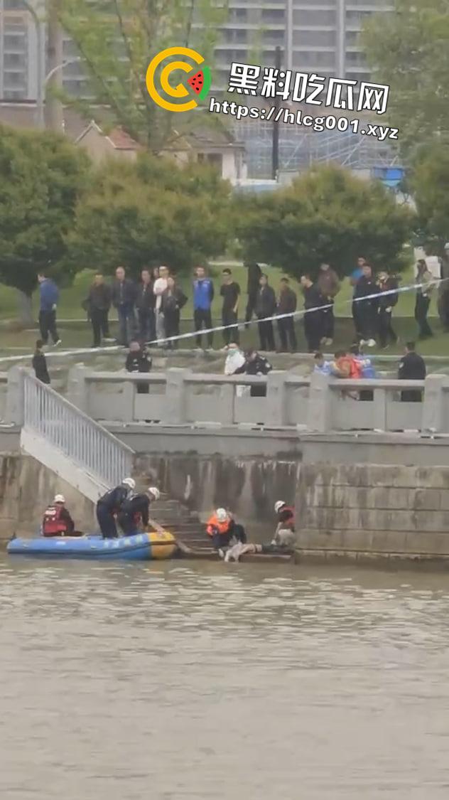 江苏妙龄女孩跳河事件！跳之前还在看手机等渣男消息 最后绝望跃下 现场视频流出-5